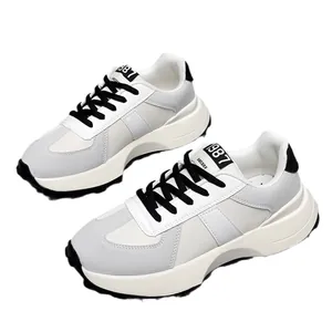 Sneakers chunky dad in pelle bianca e grigia per donne e adolescenti, stile autunnale