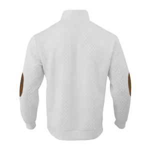 Vista trasera de sudadera blanca para hombre con parches marrones en los codos