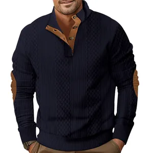 Detalle de sudadera azul marino para hombre con parches en los codos