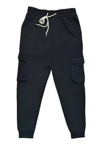Detaillierte Ansicht der schwarzen Cargo-Jogginghose für Herren mit weißem Kordelzug
