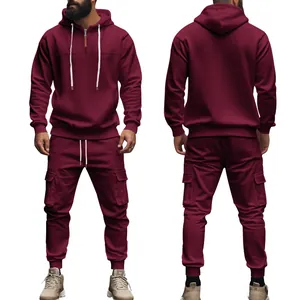 Vorder- und Rückansicht des weinroten Herren-Fleece-Trainingsanzugs mit Kapuzenpullover
