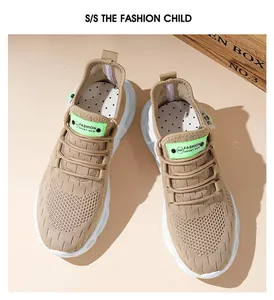 Vue détaillée de la maille flyknit kaki respirante sur les chaussures de sport légères pour garçons