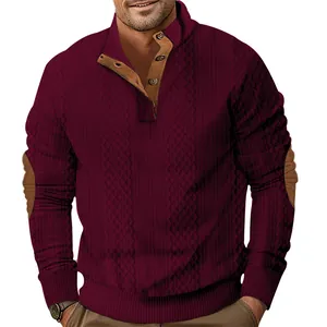 Sudadera granate de hombre con textura, cuello levantado y parches en los codos