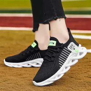 Baskets de Course Légères pour Garçons Adolescents Mesh Flyknit Respirant Chaussures de Sport Semelle Ajourée Chaussures de Marche