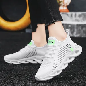 Baskets en tricot blanc respirant pour ados avec semelle ondulée légère
