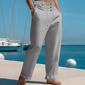 Detailweergave van de grijze katoen-linnen strandbroek met trekkoord voor heren met knopen