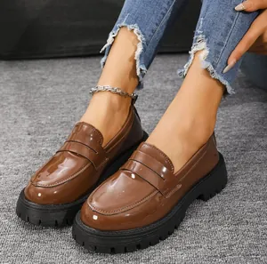 Damen Glänzende Lackleder Plateau Loafer Retro Runde Zehe Quaste Slip-on Freizeit Schuhe Dicke Sohle Rutschfeste Schuhe