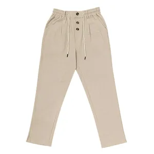 Pantaloni in lino da uomo con coulisse e bottoni decorativi in un taglio dritto