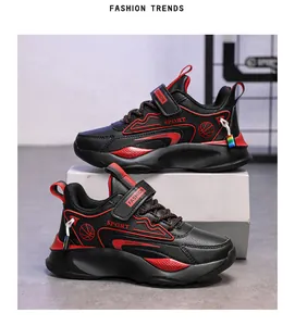 Seitenansicht der Kinder-Sportschuhe aus Leder in Schwarz und Rot für den Herbst