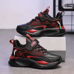 Stylische Kinder-Sportschuhe aus Leder in Schwarz und Rot mit Klettverschluss