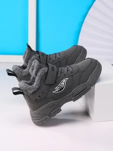 Botas de invierno grises para niños con forro de piel cálida y cierre de velcro seguro