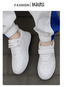 Zapatillas blancas clásicas para niños con velcro para la escuela y el uso diario casual