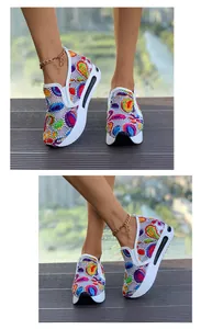 Detalle de los coloridos bordados en zapatos de plataforma de malla transpirable