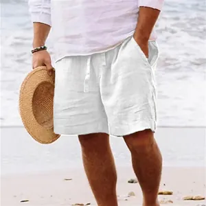 Détail du short en lin blanc pour hommes avec cordon pour la plage et les loisirs d'été.