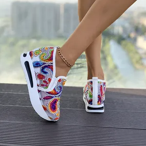 Mocasines de plataforma de malla transpirable con estampado colorido para mujer exterior