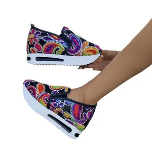 Zapatos bordados de plataforma para mujer con malla transpirable y suela de cuña alta