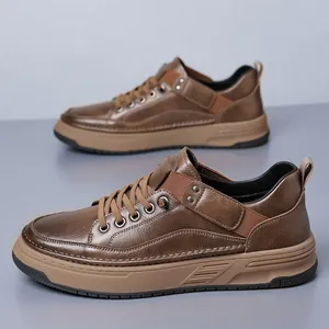 Zapatillas casuales elegantes de cuero marrón para hombre con suela blanda y cordones
