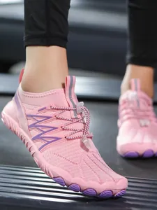 Zapatos de agua de cinco dedos rosa para senderismo surf y trekking al aire libre ligero