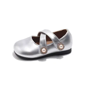 Scarpe da principessa Mary Jane argento per bambine con cinturini incrociati in perle