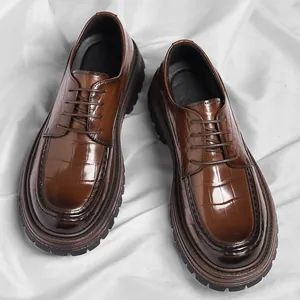 Chaussures classiques pour hommes de style britannique avec semelle épaisse et motif croco
