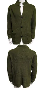 Vorder- und Rückansicht des dunkelgrünen Strick-Cardigans mit Stehkragen