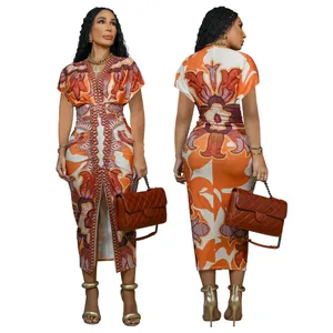 Vista frontal y trasera de un elegante vestido largo con cuello en V y estampado africano