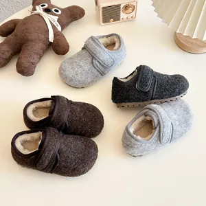 Gefütterte Kinder-Slipper für den Winter mit weicher Sohle in verschiedenen Farben