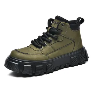 Stivali Martin alti verde oliva con suola platform spessa e robusta