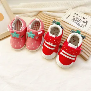Chaussures de marche pour bébé fraise et pois avec semelles souples pour filles