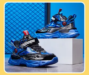 Λεπτομέρεια των παιδικών sneakers HOBIBEAR mecha wing σε έντονο μπλε και μαύρο