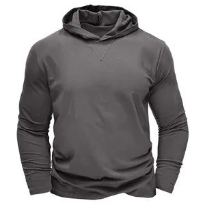 Vue détaillée d'un t-shirt à manches longues à capuche gris foncé pour hommes en coton
