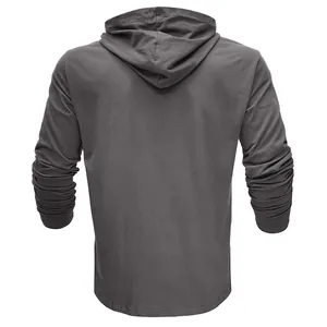 Vue de dos d'un t-shirt à manches longues et capuche gris anthracite pour hommes