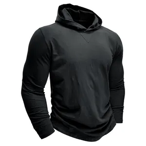 Vue détaillée d'un t-shirt à manches longues et à capuche en coton noir pour hommes.
