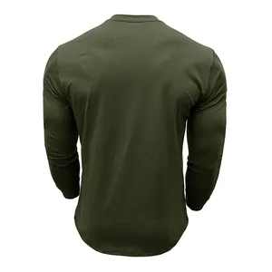 Achteraanzicht van hoogwaardig olijfgroen katoenen shirt met lange mouwen voor heren