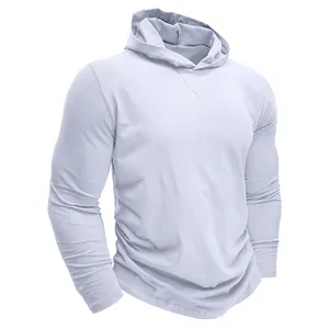 Vue détaillée d'un sweat à capuche gris clair pour homme en tissu de pur coton très doux