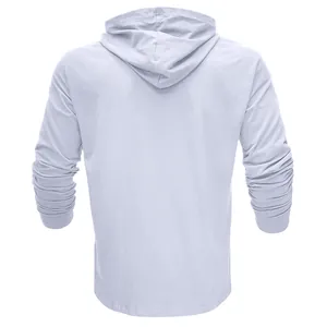 Vue arrière d'un t-shirt à capuche pour homme blanc à manches longues en coton pur.