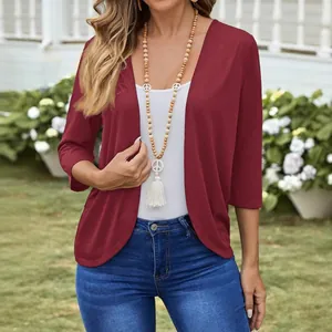 Elegante bordeauxrode damesvest met driekwart mouwen en een casual open voorkant design
