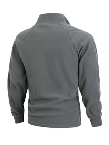 Rückansicht eines grauen Herren-Fleece-Sweatshirts mit Stehkragen und Raglanärmeln
