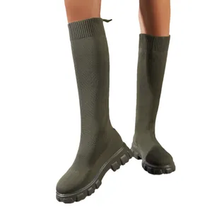 Botas tipo calcetín de punto verde oliva a media pierna con suela rugosa para mujer