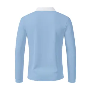 Rückansicht eines hellblauen Langarm-Poloshirts mit atmungsaktiver Netzstruktur