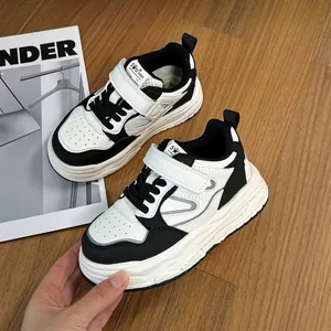 Sneakers chunky nere e bianche per bambini con chiusura a velcro per sport e tempo libero