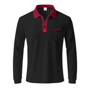Nahaufnahme eines schwarzen langärmeligen Poloshirts mit rotem Reißverschlusskragen