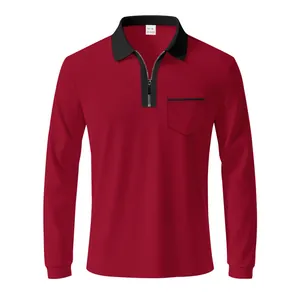Detail eines weinroten Langarm-Poloshirts für Herren mit schwarzem Reißverschlusskragen