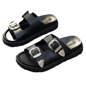 Schicke schwarze Plateausandalen mit verzierten doppelten Schnallenriemen, Damen.