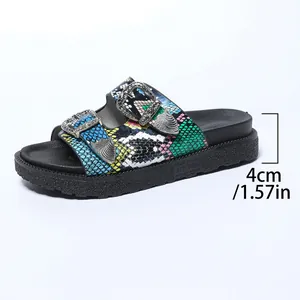 Sandales à plateforme motif serpent coloré avec boucles en métal et talon de 4 cm