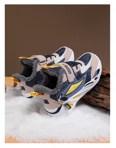 Sneakers invernali calde per bambini con fodera in pile e motivo mimetico blu