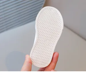 Close-up detail of the anti-slip white rubber sole with diamond texture for girls' shoes