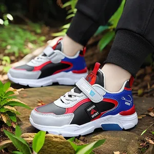 Atmungsaktive Jungen Sportschuhe aus Mesh mit Klettverschluss in Rot Blau für Draußen