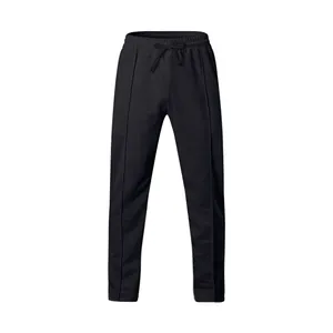 Vista frontal profesional de pantalones de chándal negros oversize para hombre con cordón