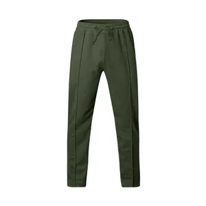 Detalle de los pantalones joggers oversize verde oliva para hombre con cordón ajustable